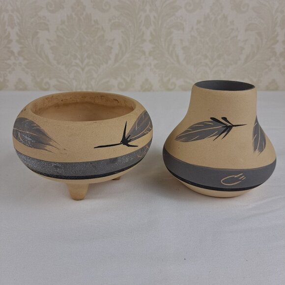 Native American Clay Pottery Vase and Footed Bowl Signed By Gray Feather Vintage - Picture 3 of 10